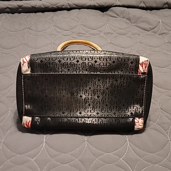 Guess purse - Picture 3 of 14
